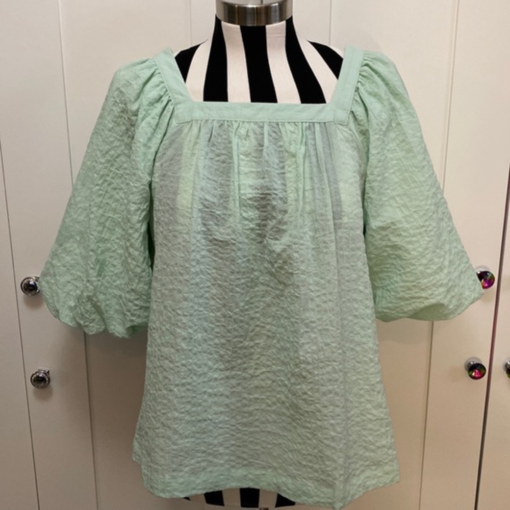 Light Green Short Sleeved Top Sz MED NEW!